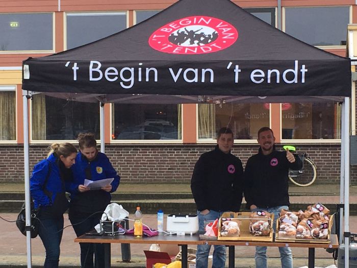 U gelooft het niet verser dan vers!! De oliebollen-drive is geopend!!